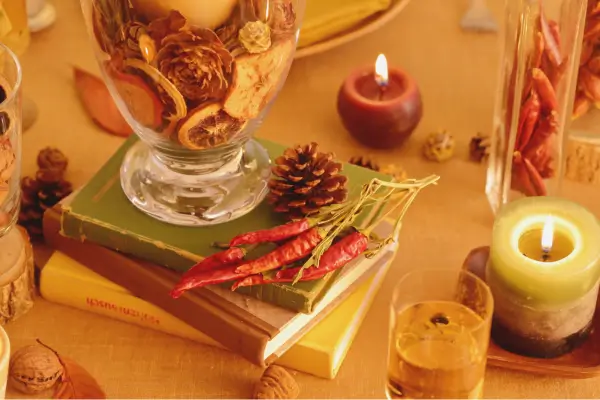 Use frutas secas e especiarias para criar velas aromáticas visuais incríveis